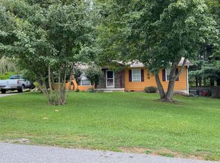 6 E Hill Dr, Hendersonville, NC 28792