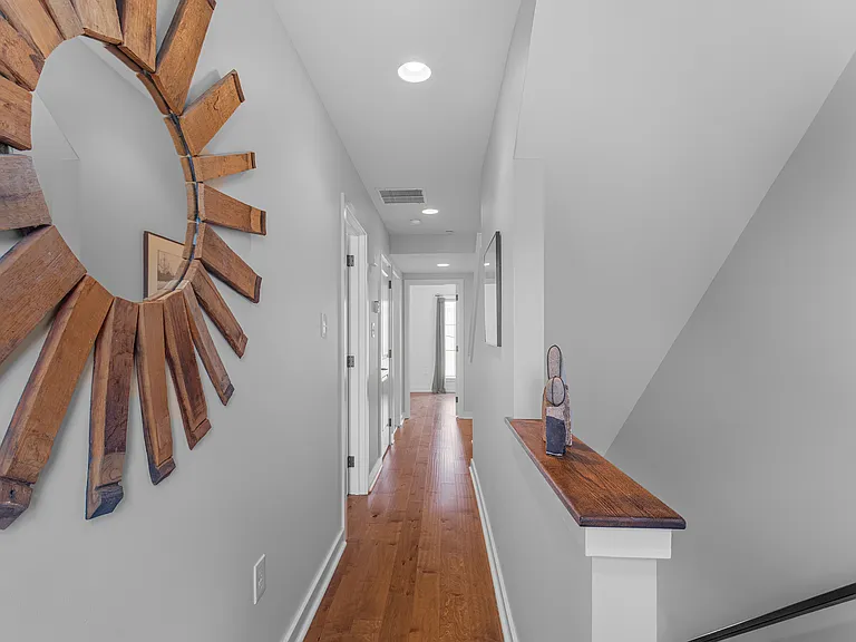 136 Burnside St — Photo 11