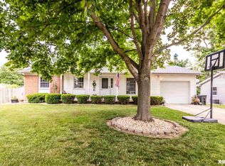 215 Devron Cir, East Peoria, IL 61611