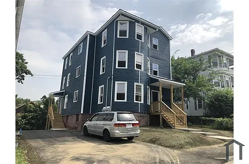 27 King Philip Rd Photo 1