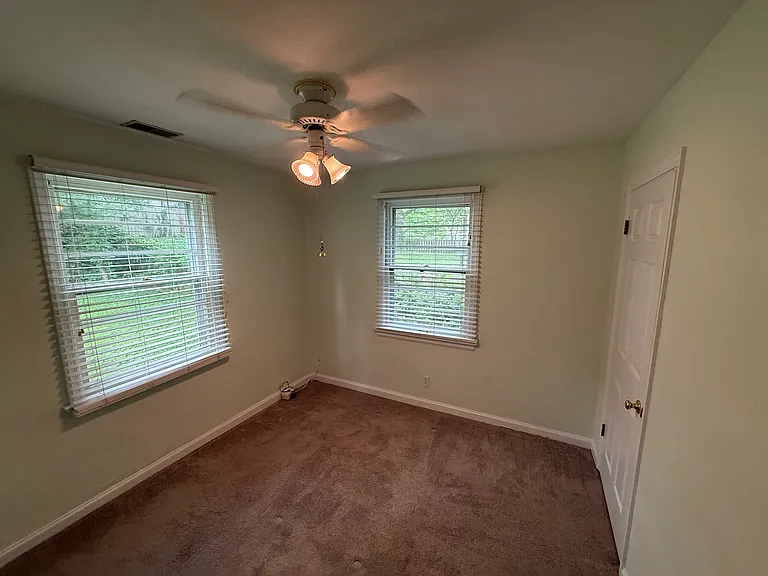 1046 Glenbrook Ave — Photo 10