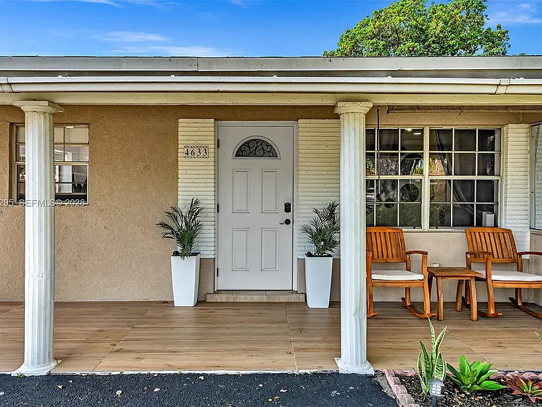 4633 SW 28th Ave — Photo 4