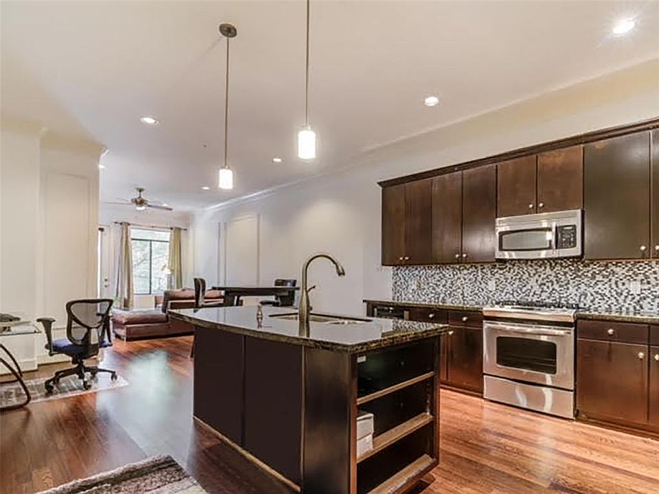 1st image of 510 Lovett Blvd APT 302