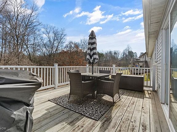 5th image of 120 Pineview Dr