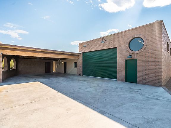 3rd image of 309 N Schrader Ln