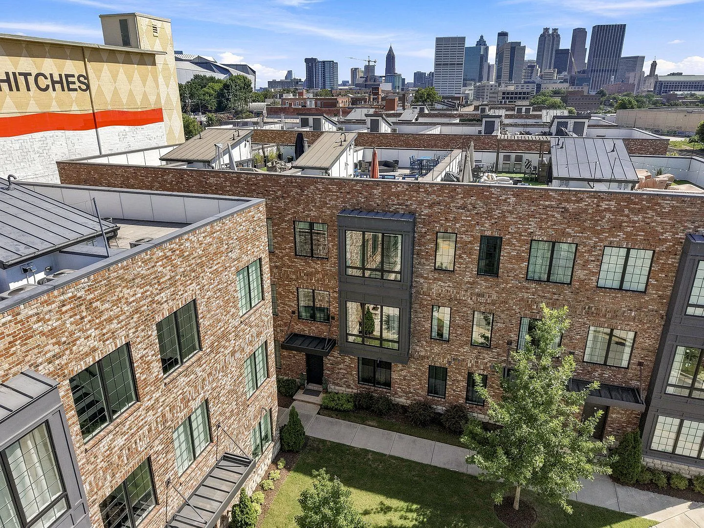 Luxury Living And Rooftop Views In The Art Gallery District — Photo 2