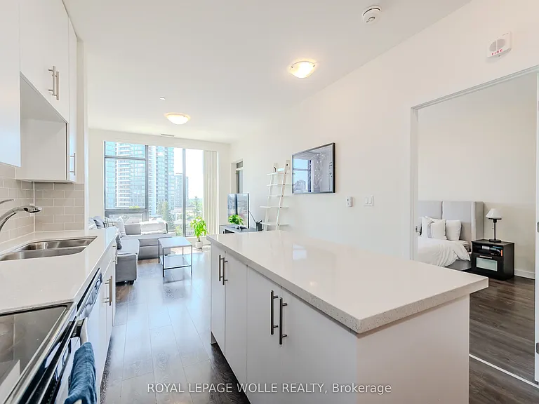 690 King St W #610 — Photo 10
