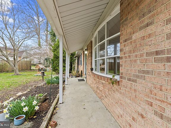 3rd image of 9947 Boyds Turn Rd