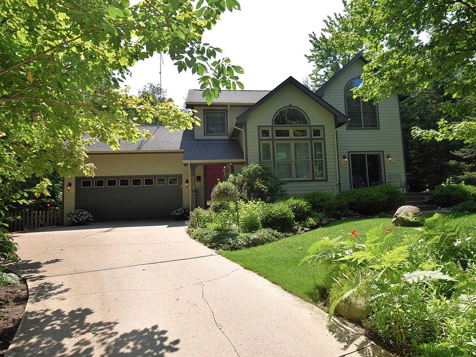 4862 Lake Shore Dr, Charlevoix, MI 49720 MLS 1913687 Zillow