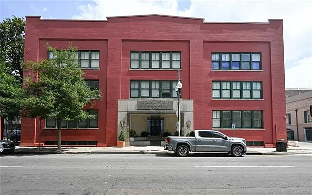 1 bed, 1.0 bath, 806 sqft, $1,500 — Photo 2