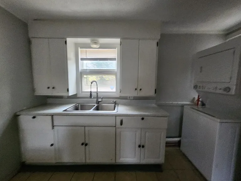 300 W Elm St #300 — Photo 9