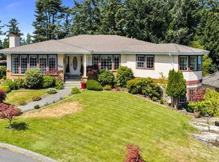 1110 Totem Ln, Saanich, BC V8Y1E8