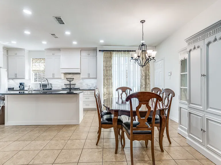 7110 Waterbury Dr — Photo 13