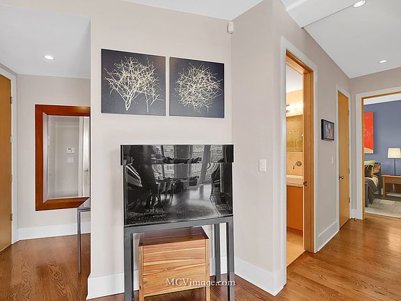 3rd image of 1740 W Cornelia Ave #402