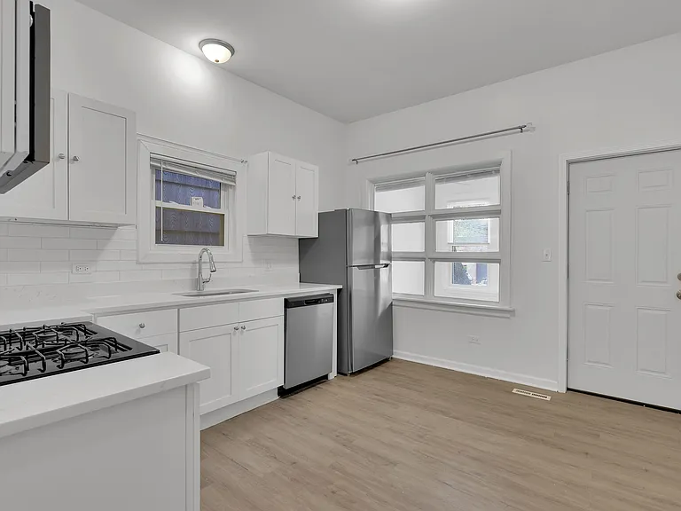 3846 N Troy St #1 — Photo 4