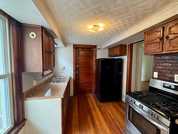5th image of 26 Franklin St