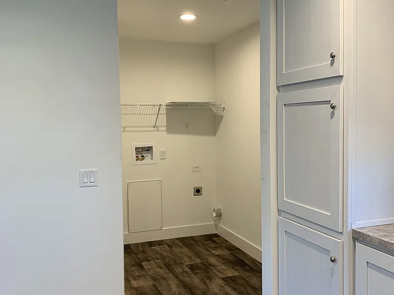 309 E 36th Pl — Photo 3