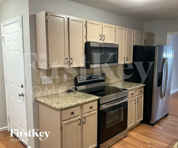 4 bed, 2.5 bath, 2402 sqft, $2,750 — Photo 3