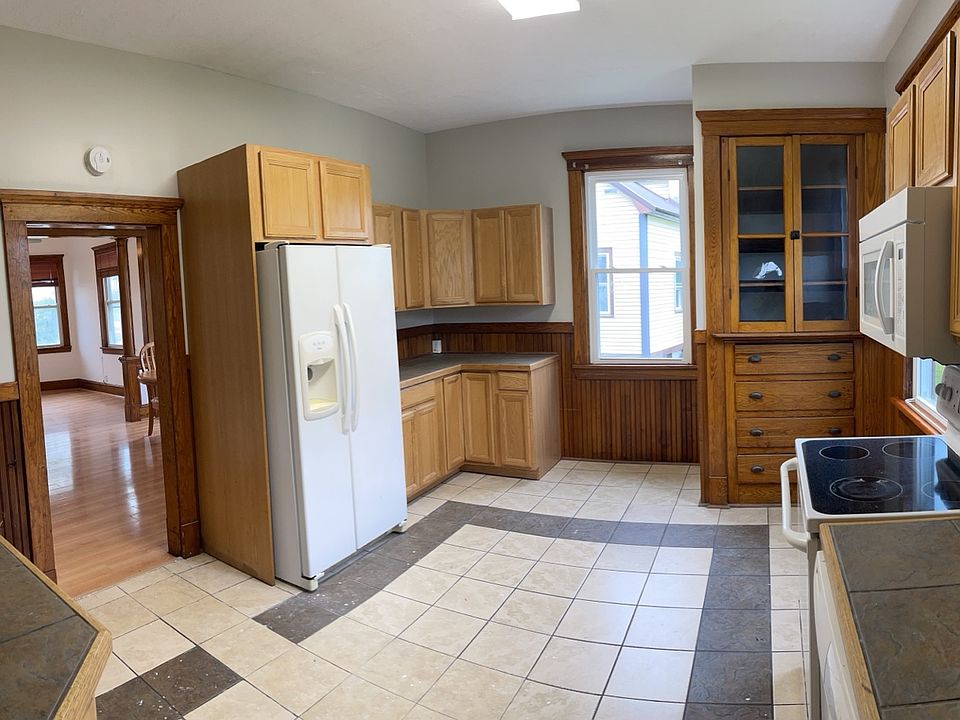 1st image of 102 Bridge St Floor 1