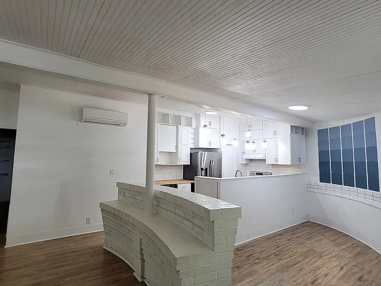 1311 S Person St — Photo 20