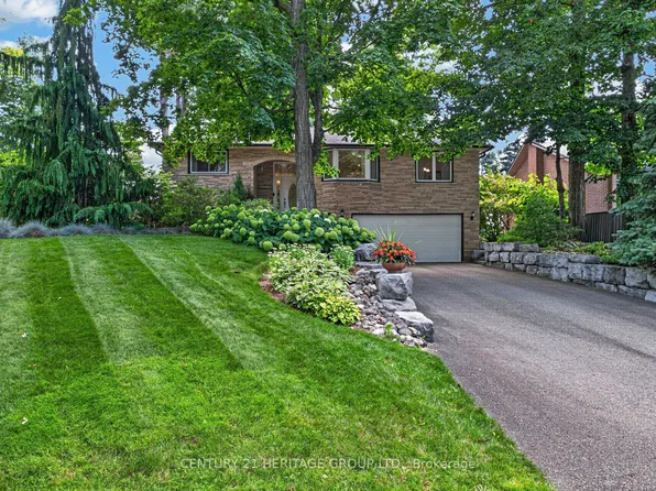 245 Corrie Cres, Waterloo, ON N2L 5W3