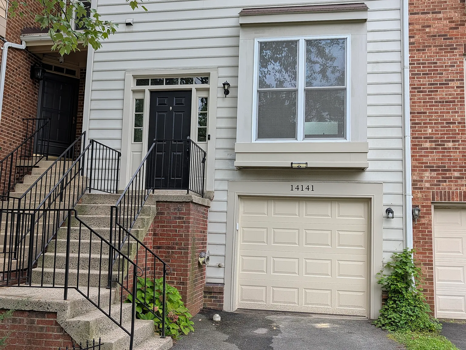 3 bed, 2.5 bath, 1950 sqft, $3,200 — Photo 1