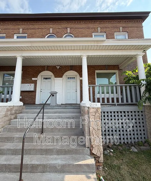 214 N 2nd Ave E #1