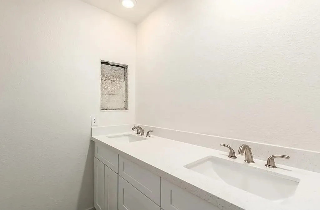 Completely remodeled 2 bedroom 2 bath luxury Condo no steps — Photo 2