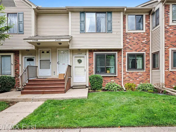 27690 Harrison Woods Ln #18, Harrison Township, MI 48045