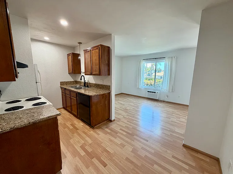 4495 North Ave #4 — Photo 1
