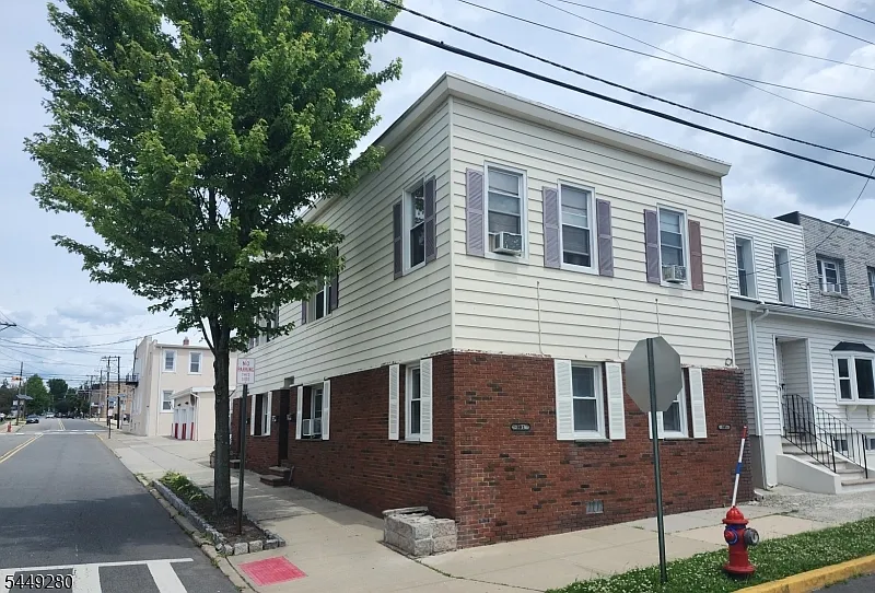 2 bed, 1.0 bath, $2,500 — Photo 2