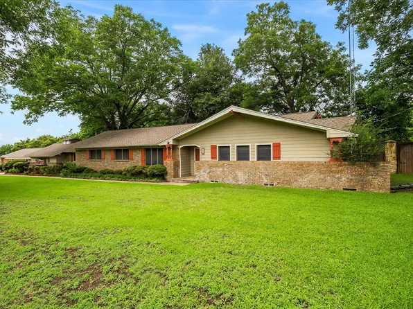 110 W Crockett St, Wolfe City, TX 75496