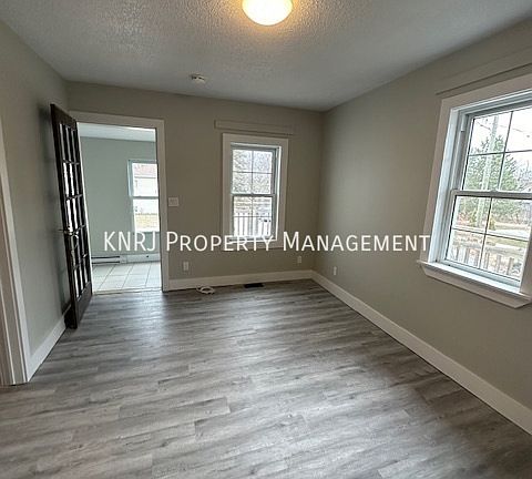 4th image of 223 Duke St E #2