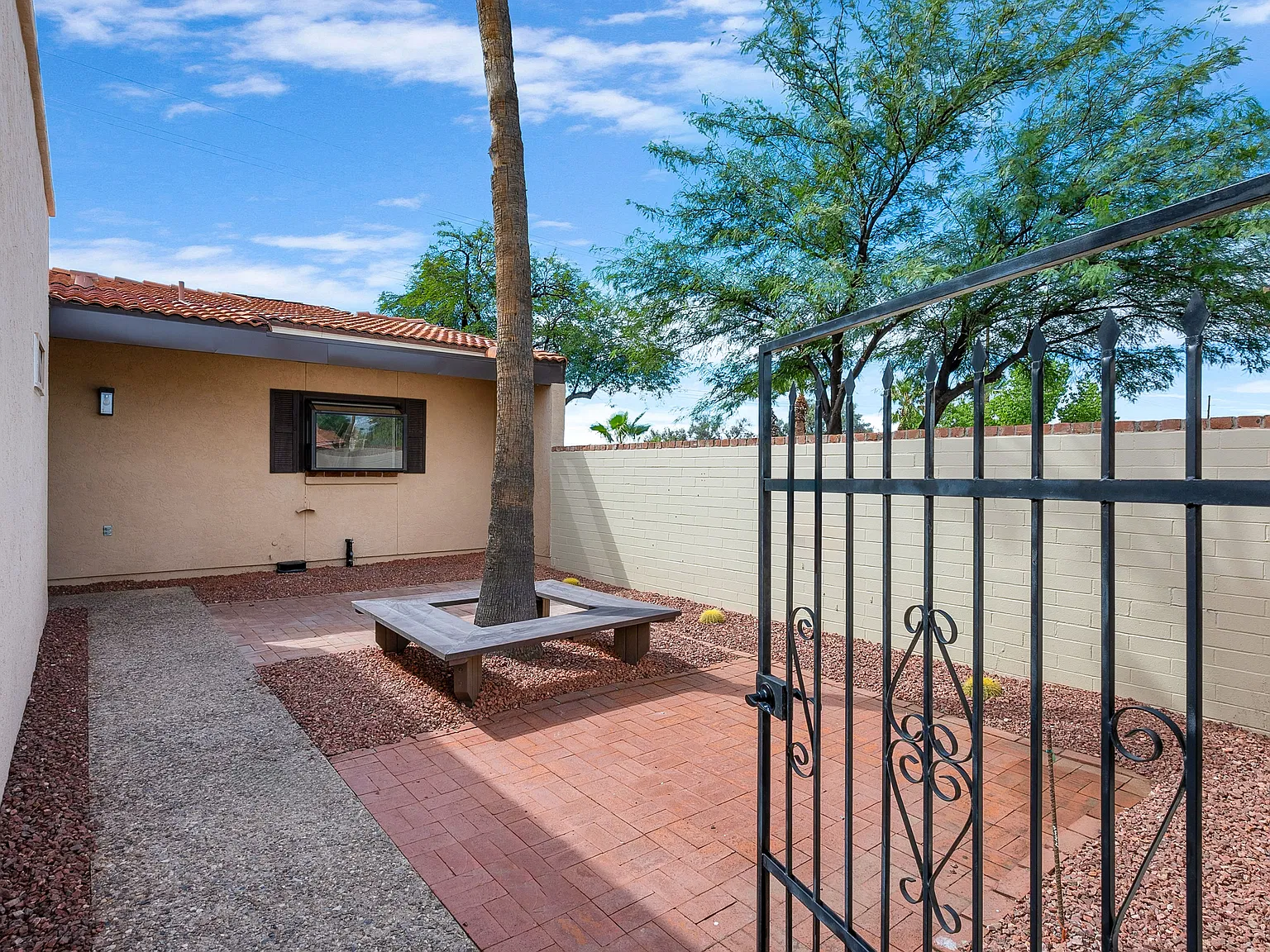 2 bed, 1262 sqft, $2,050 — Photo 3