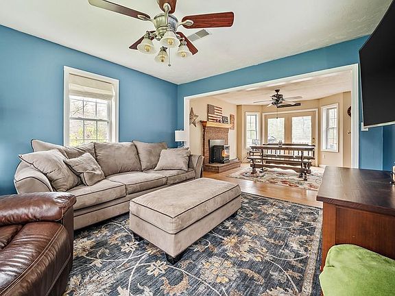 5th image of 28 Woodbrook Ln
