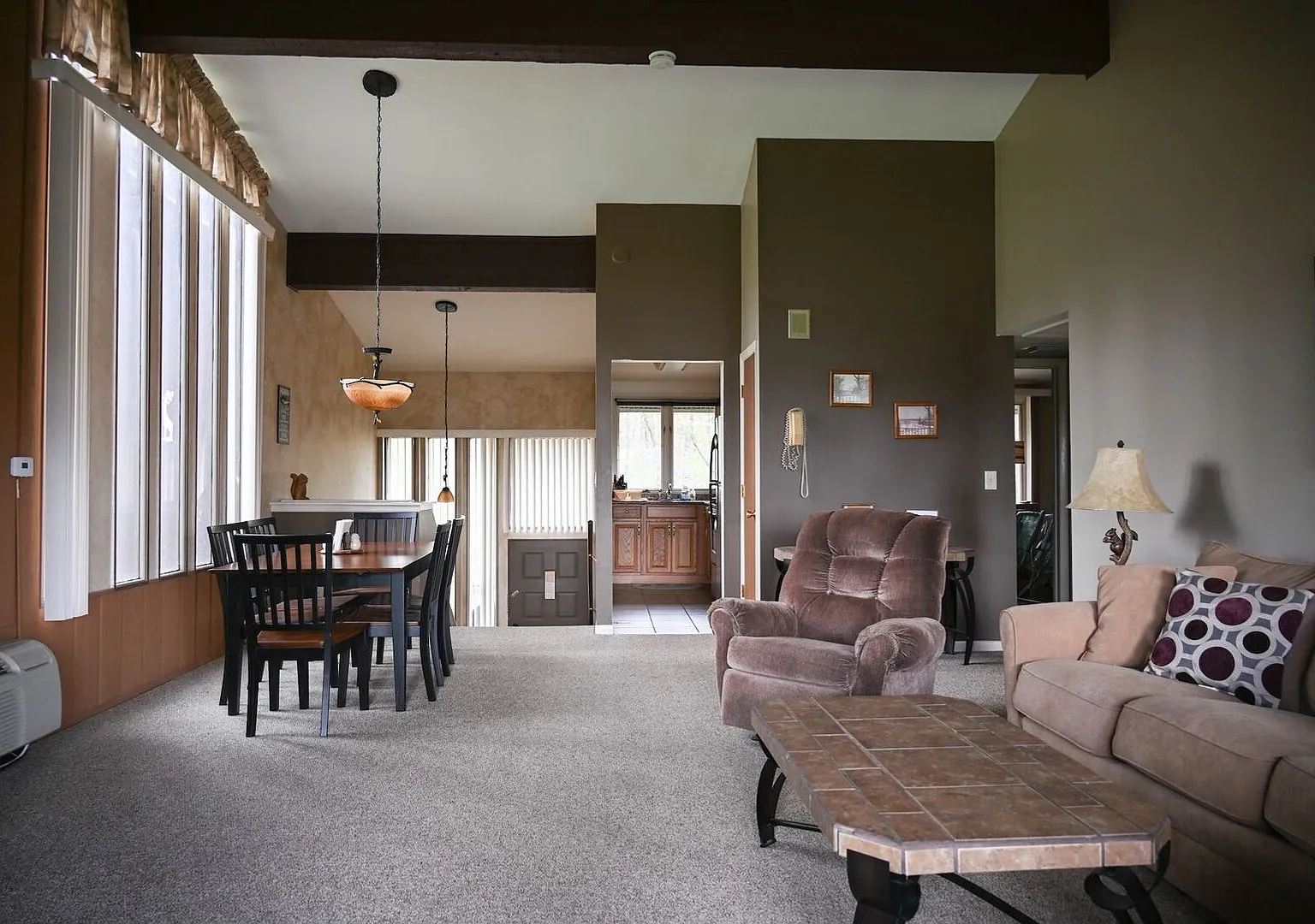 Lake Como Villa Near Lake Geneva Available for Monthly & Mid-Term Rentals — Photo 2