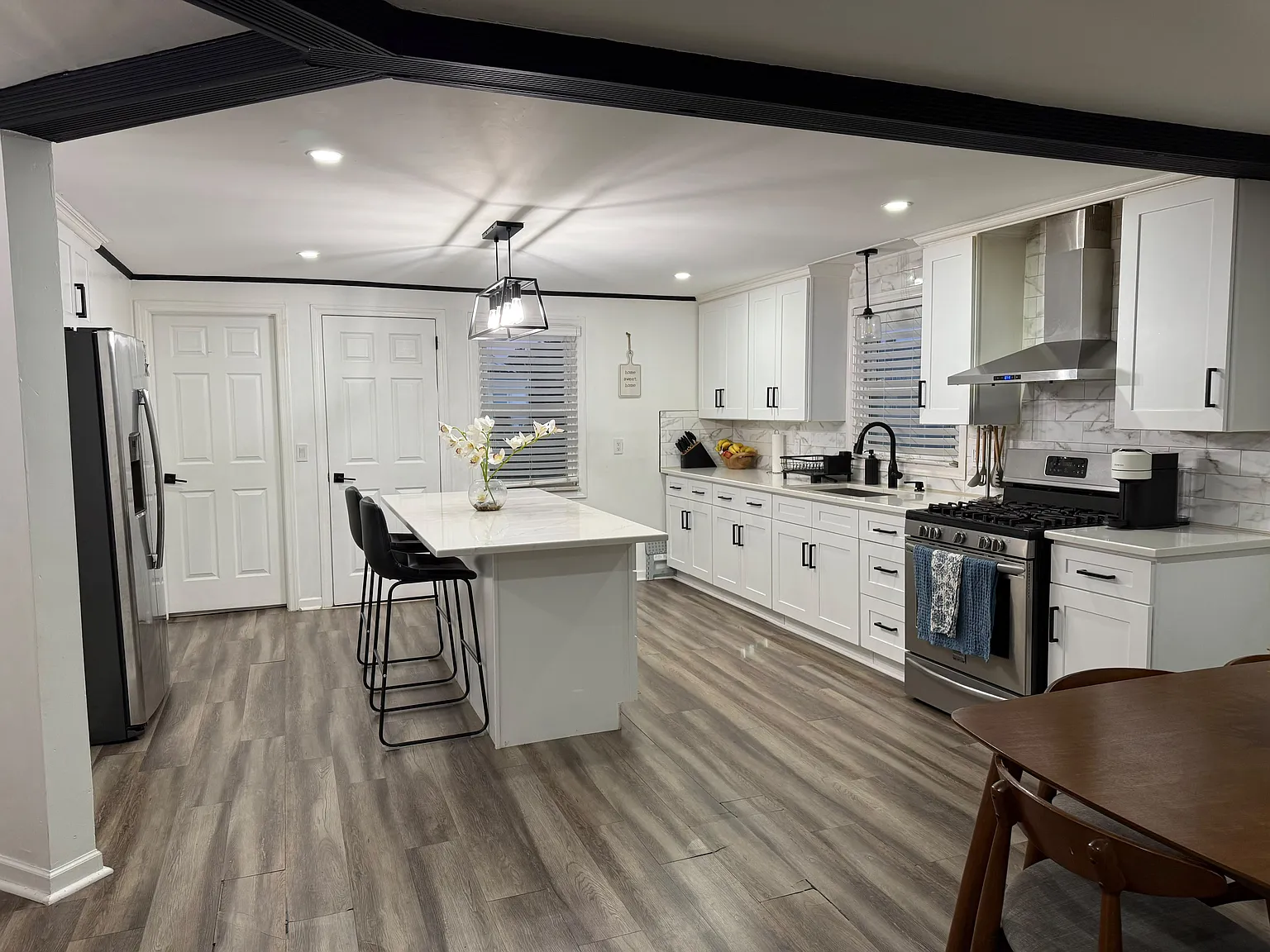 3 bed, 1136 sqft, $2,850 — Photo 3
