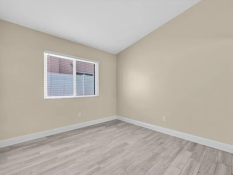 501 Roosevelt St — Photo 13