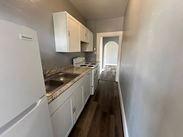 201 Ariana St #1 — Photo 4