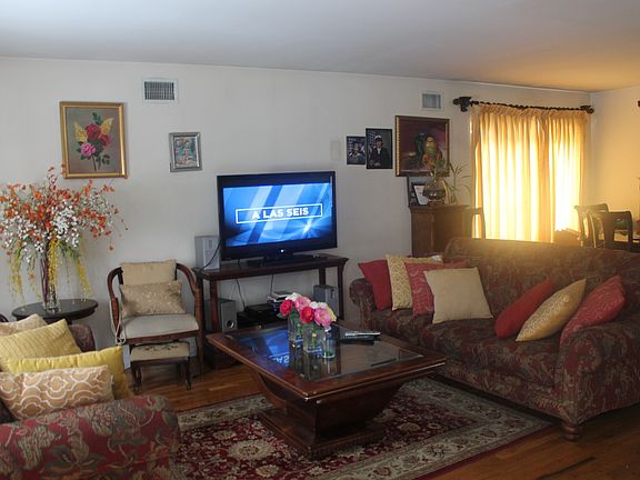 4th image of 2325 Demeyer St #2