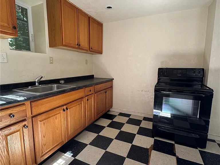 211 Chesterfield Rd — Photo 7