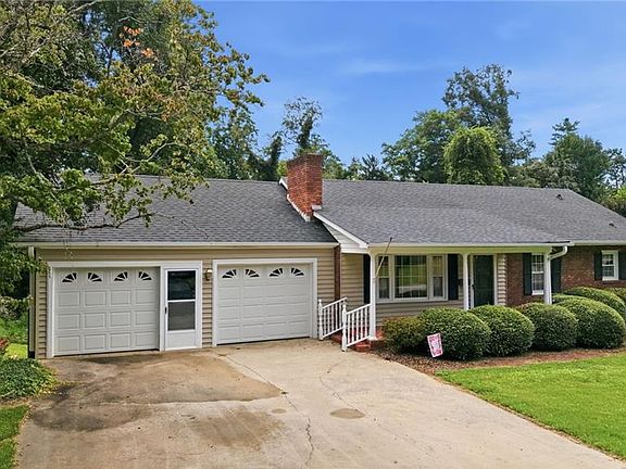 4th image of 317 Hillcrest Dr