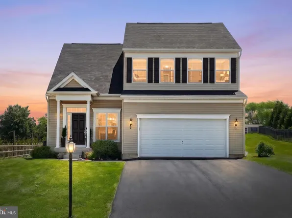 2322 Water Garden Dr, Hanover, PA 17331