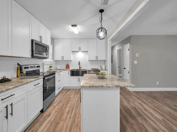 3102 Barnhill Rd, Crestview, FL 32539