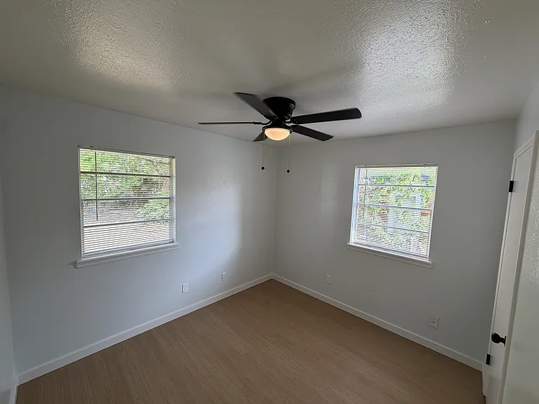 1204 McDonald Dr — Photo 18