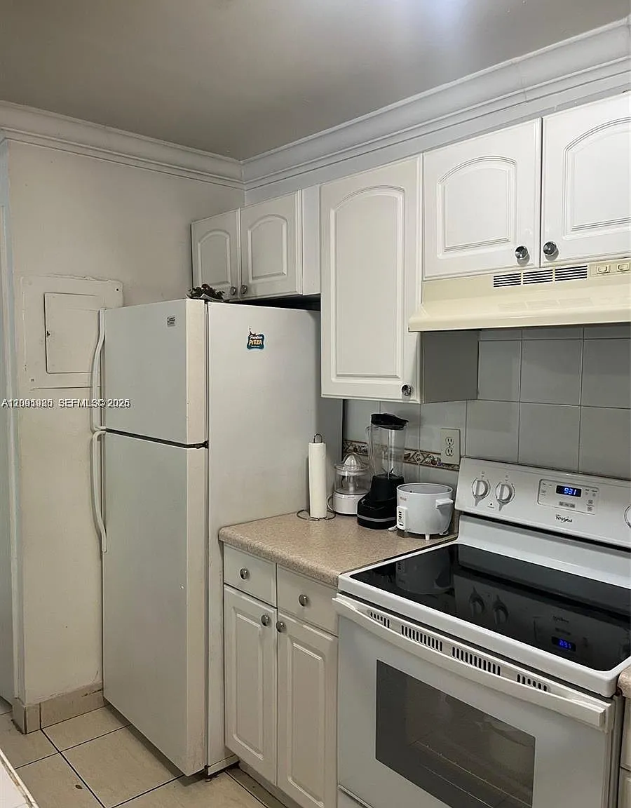 4640 NW 79th Ave — Photo 2