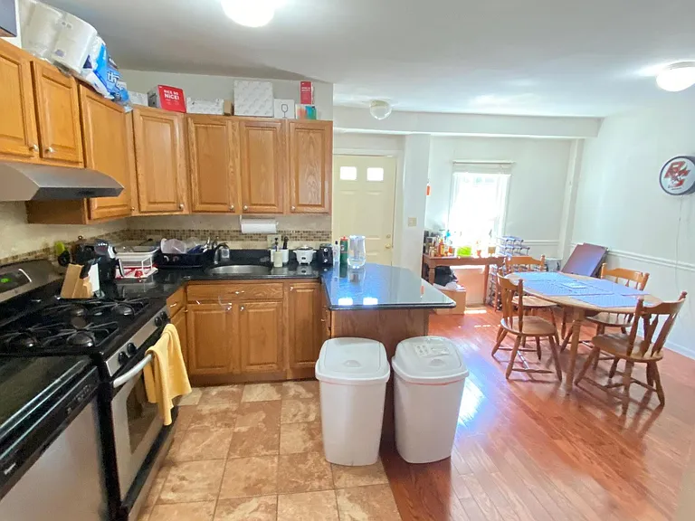 12 Lopez St — Photo 9