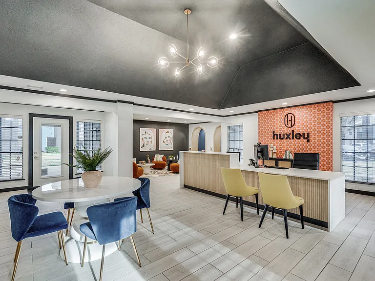 The Huxley — Photo 19