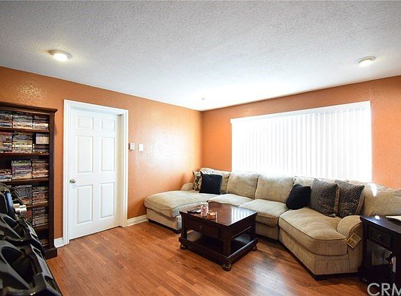 4th image of 11312 Wilmington Ave