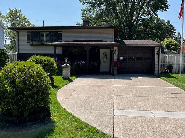 116 Elm St, Swanton, OH 43558